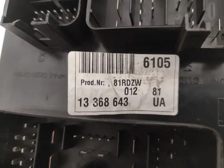 Opel Astra J (2009 - 2012) 6105 Блок предохранителей — фото 3