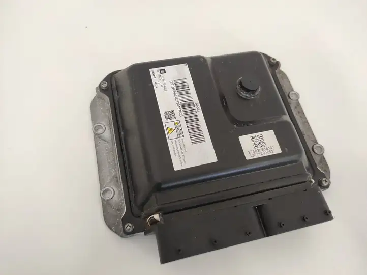 Opel Astra (2009 - 2012)  13278083 Блок управления двигателя