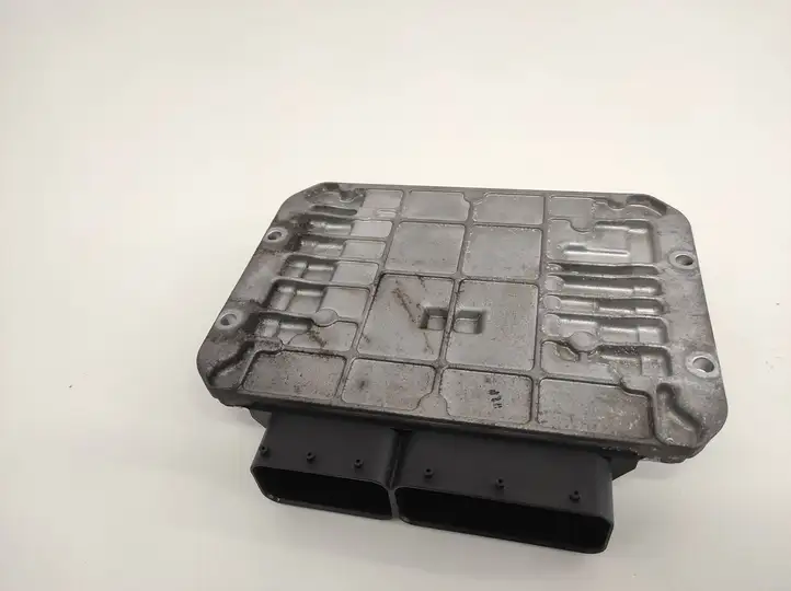 Opel Astra (2009 - 2012)  13278083 Блок управления двигателя