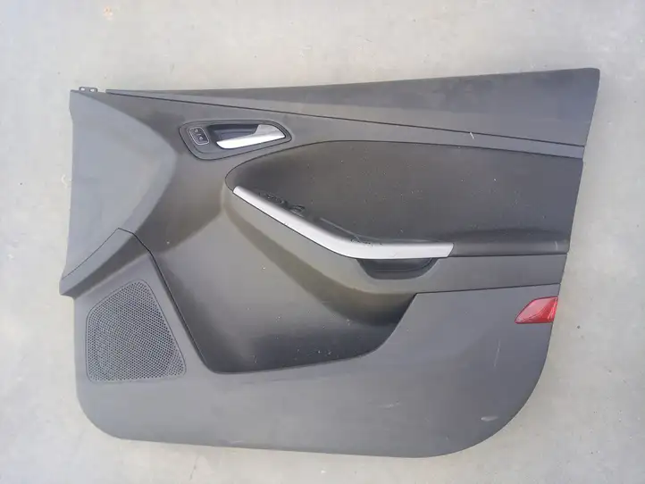 Ford Focus (2015 - 2019) Обшивка передней двери — фото 1