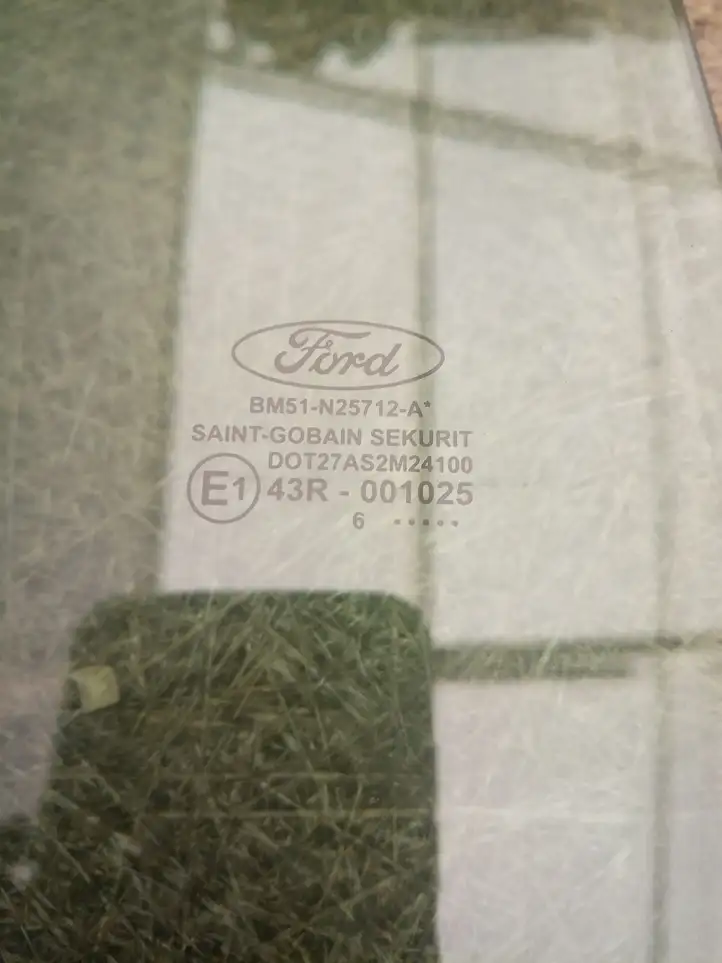 Ford Focus (2015 - 2019) Стекло задней двери — фото 2