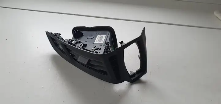 Ford Focus (2015 - 2019) Боковой воздушный дефлектор — фото 4