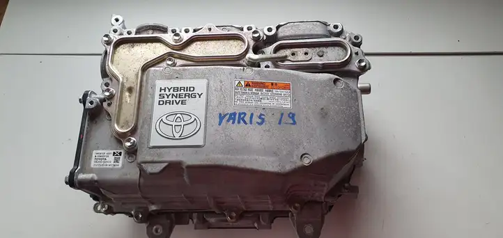 Toyota Yaris (2014 - 2019) Инвертор напряжения — фото 8