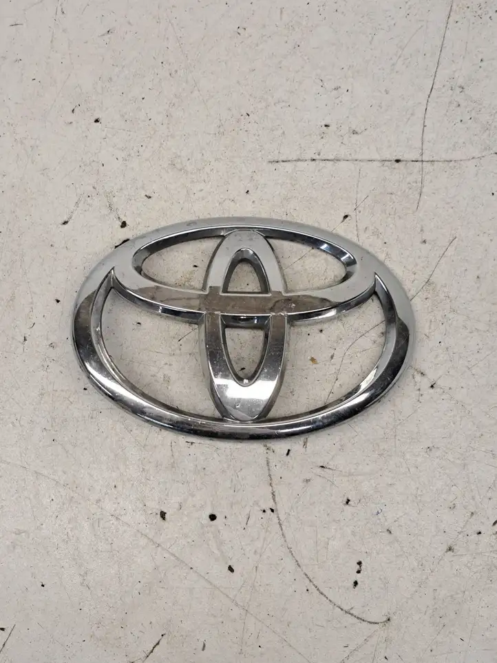 Toyota Prius (XW30) (2009 - 2015) 9097502172 Эмблема производителя — фото 1
