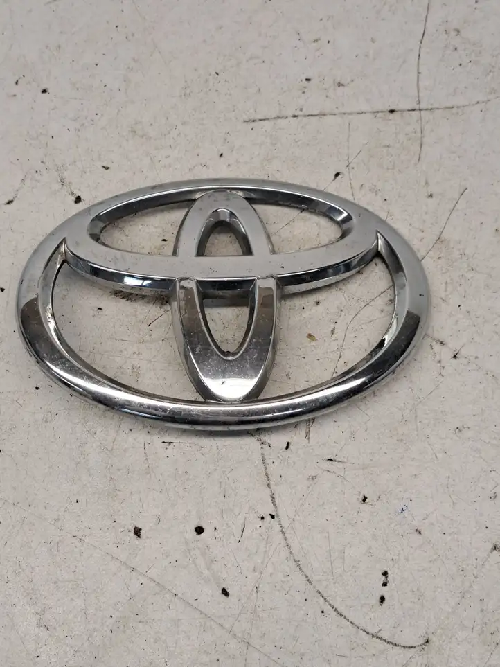 Toyota Prius (XW30) (2009 - 2015) 9097502172 Эмблема производителя — фото 3