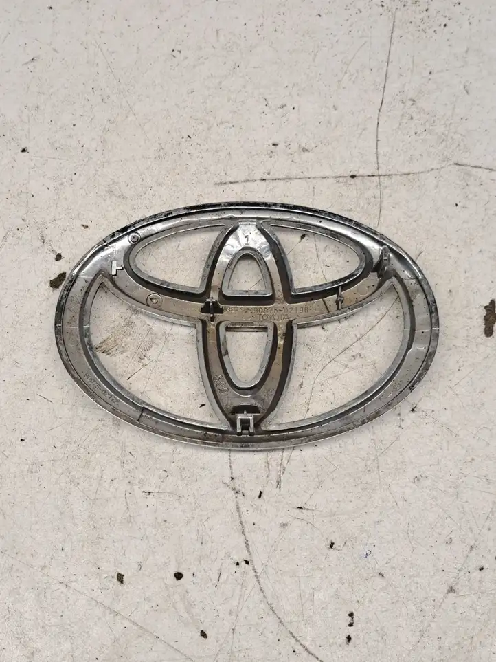 Toyota Prius (XW30) (2009 - 2015) 9097502172 Эмблема производителя — фото 5