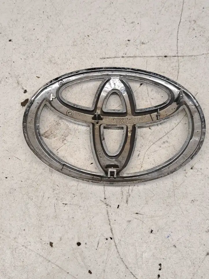 Toyota Prius (XW30) (2009 - 2015) 9097502172 Эмблема производителя — фото 6