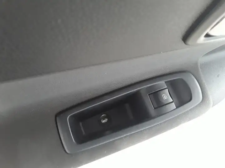 Renault Koleos I (2008 - 2016) Обшивка задней двери — фото 2