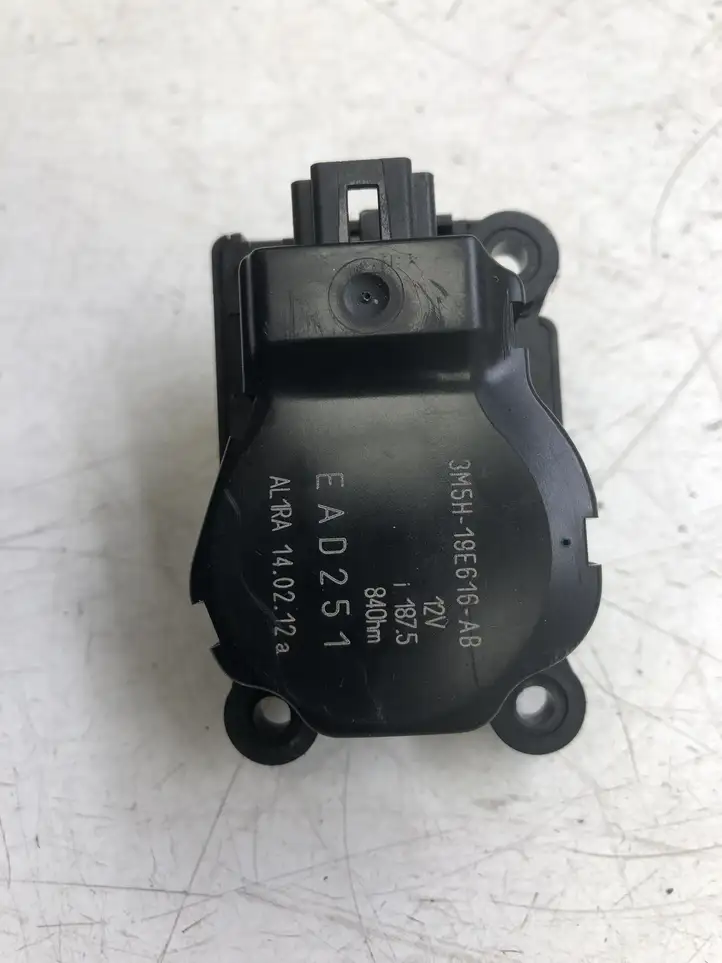 Ford Focus (2011 - 2015) 3M5H19E616AB Двигатель задвижки потока воздуха — фото 1