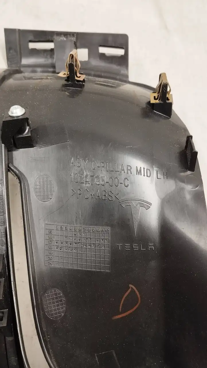 Tesla Model S (2016 - 2021) 102473000c Обшивка стойки C — фото 3