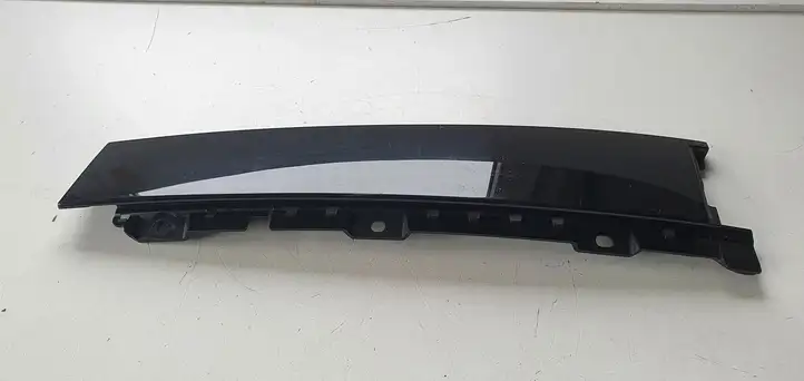 Ford Focus (2015 - 2019) Накладка стекла задней двери — фото 1