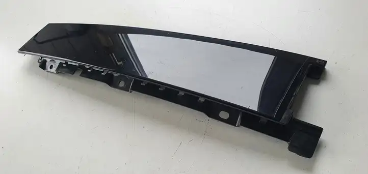 Ford Focus (2015 - 2019) Накладка стекла задней двери — фото 3