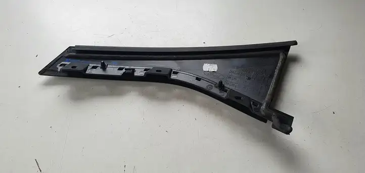 Ford Focus (2015 - 2019) Накладка стекла задней двери — фото 5
