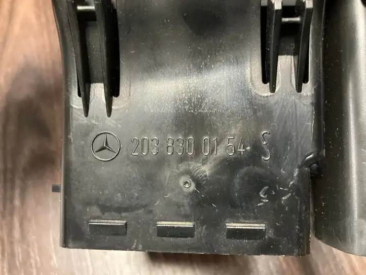 Mercedes-Benz C W203 (2000 - 2007) 2038300154 Боковой воздушный дефлектор — фото 5