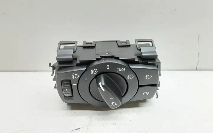 BMW 3 E90 E91 (2005 - 2012) 6932792 Включатель фонарей — фото 1
