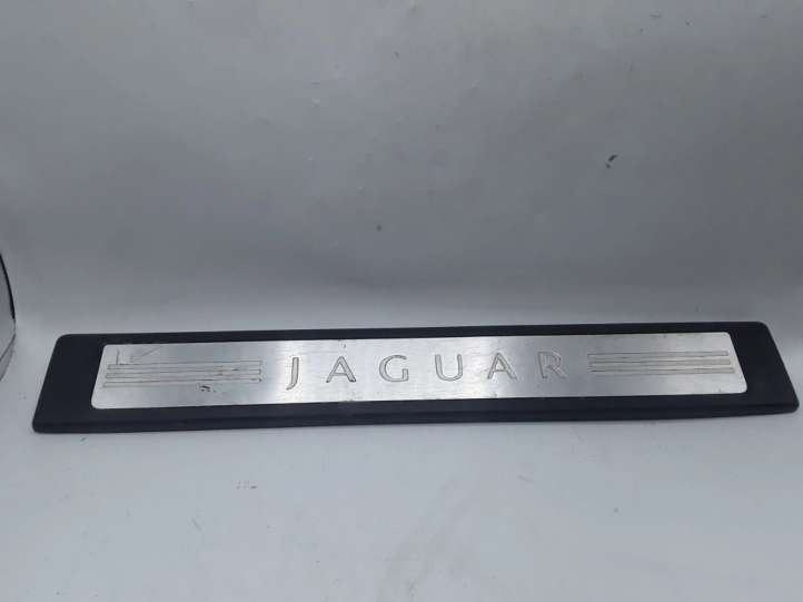 8X2313201AF Jaguar XF Priekinio slenksčio apdaila (vidinė)