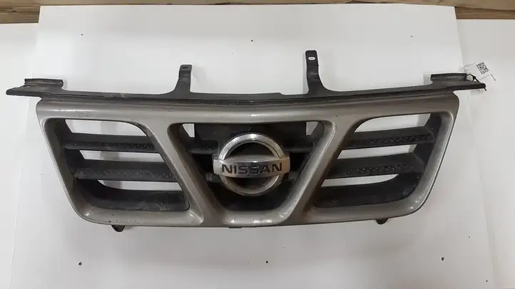 Nissan X-Trail T30 (2001 - 2007) 623108H700 Передняя решетка — фото 1
