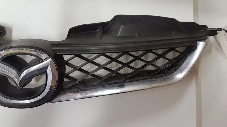 Mazda 5 (2005 - 2010)  C23550711 Передняя решётка