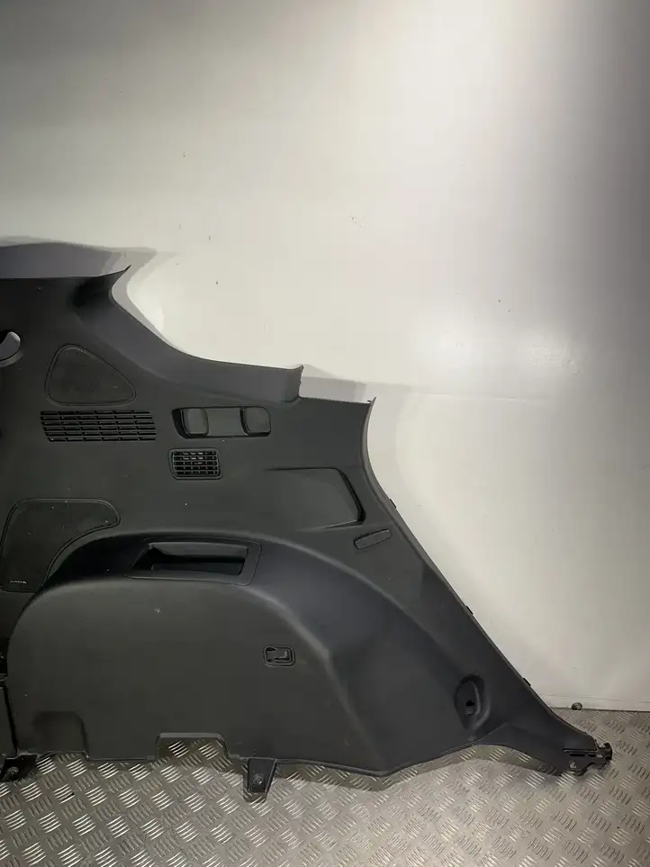 Hyundai Santa Fe (2018 - 2020)  85730S1200 Нижний отделочный щит бока багажника