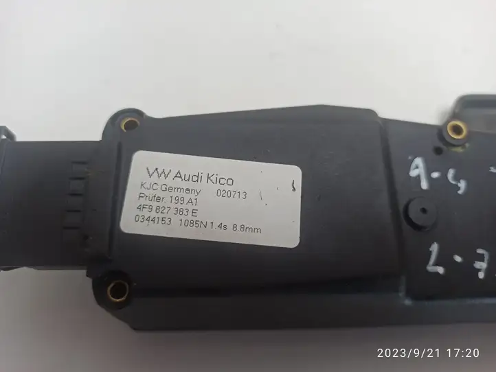 Audi A4 S4 B8 8K (2011 - 2015) Доводчик крышки багажника — фото 3