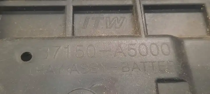 Kia Ceed (2010 - 2012) 37150A5000 Площадка аккумулятора — фото 5