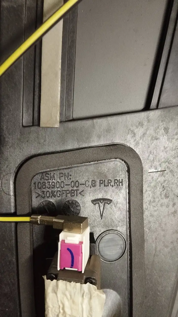 Tesla Model S (2016 - 2021) 109230700e Боковое стекло в середине кузова — фото 4