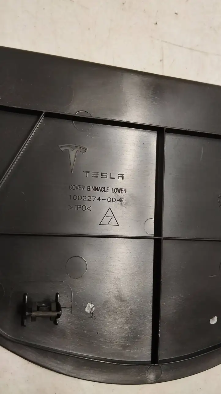 Tesla Model S (2016 - 2021) 100227400e Прочие детали салона — фото 3
