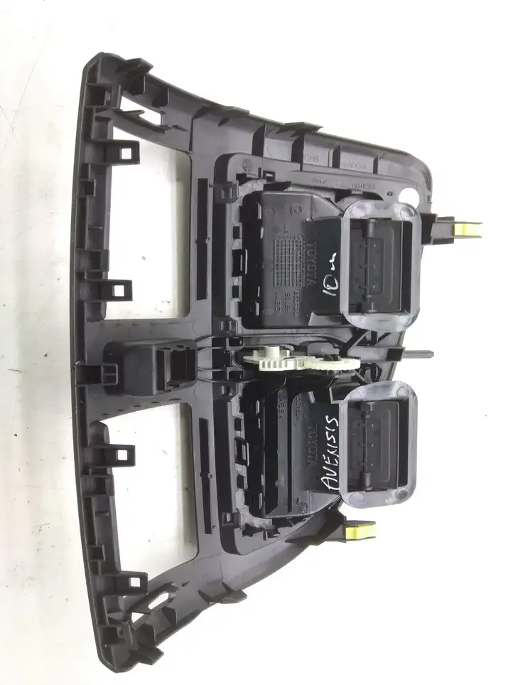 Toyota Avensis T270 (2009 - 2012) 55670051 Центральный воздушный дефлектор — фото 2