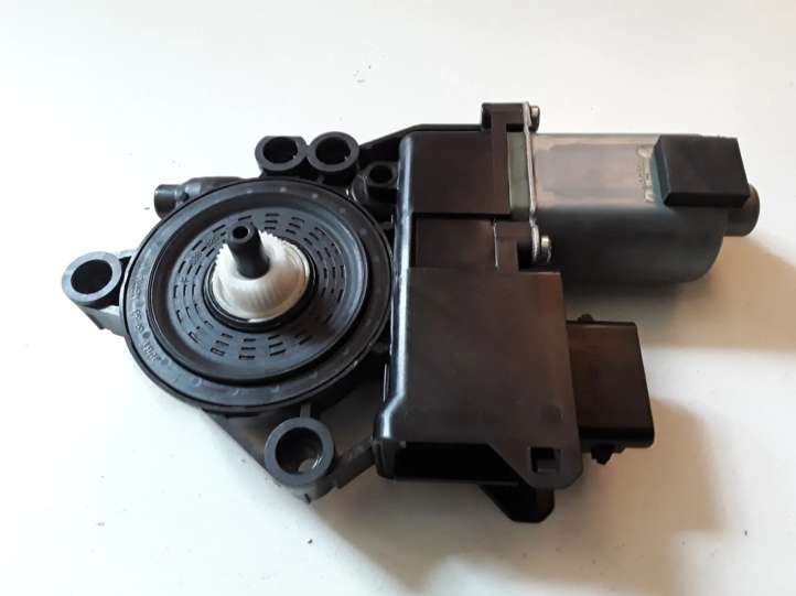 824503Z010 Hyundai i40 Priekinis varikliukas langų pakėlėjo