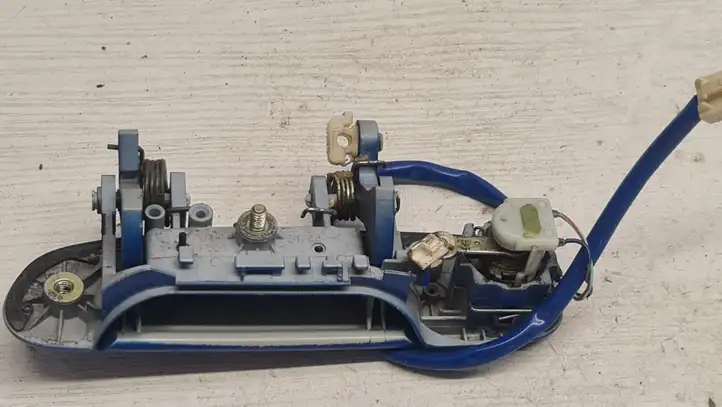 Mazda Premacy (1999 - 2005) 8PCB04 Наружная ручка двери — фото 4
