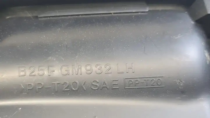 Mazda Premacy (1999 - 2005) B25GGM932RH Центральный воздушный дефлектор — фото 3