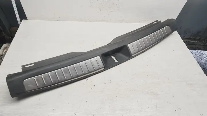 Toyota Avensis T250 (2006 - 2009) 5838705090 Отделка порога багажника — фото 1
