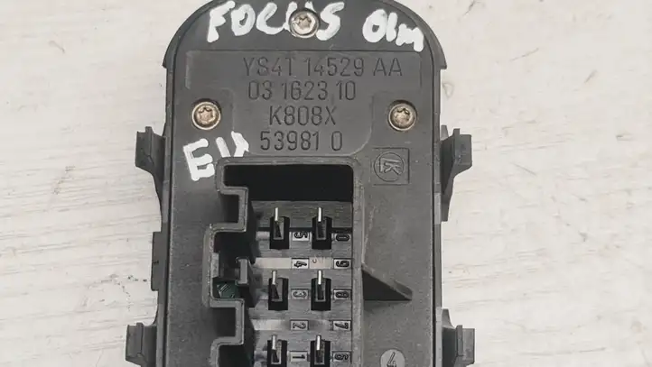 Ford Focus (1998 - 2004) YS4T14529AA Кнопка стеклоподъемников — фото 2