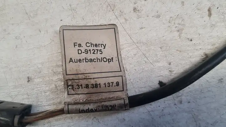 BMW 5 E39 (1996 - 2003) 613183811379 Замок заднего стекла — фото 3