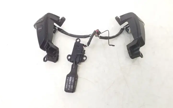 Toyota Avensis T250 (2006 - 2009) 75B596 Кнопки на рулевом колесе — фото 1