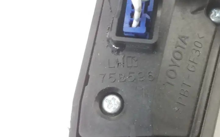 Toyota Avensis T250 (2006 - 2009) 75B596 Кнопки на рулевом колесе — фото 11