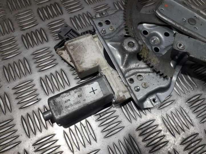 6981005050 Toyota Avensis T250 Priekinis varikliukas langų pakėlėjo