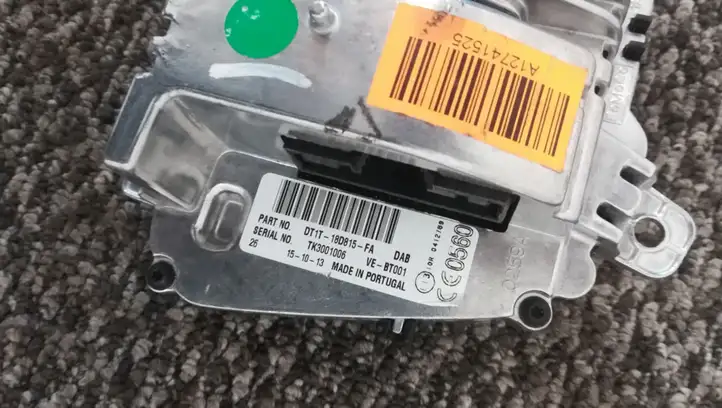 Ford Connect (2008 - 2018) DT1T18D815FA Магнитола / мультимедийная система — фото 2