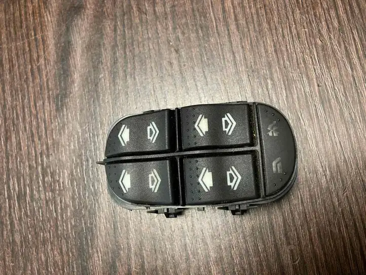 Ford Focus (1998 - 2004) 98AB14A132DE Кнопка стеклоподъемников — фото 1