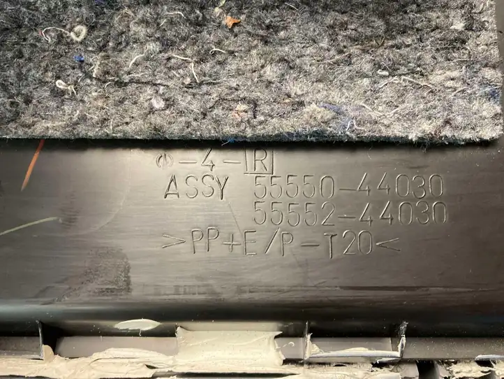 Toyota Avensis Verso (1995 - 2001) 5555044030 Вещевой ящик — фото 4