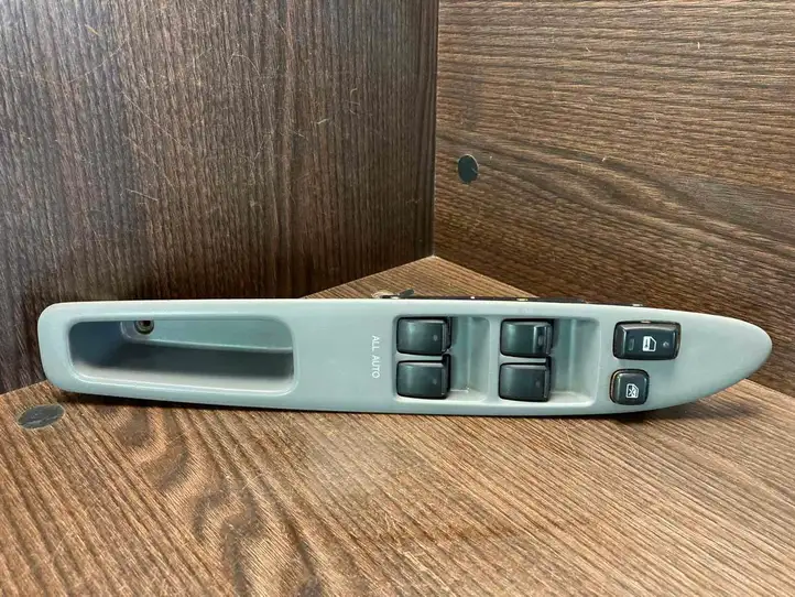 Toyota Avensis Verso (1995 - 2001) 7423244130 Блок кнопок стеклоподъемников — фото 1