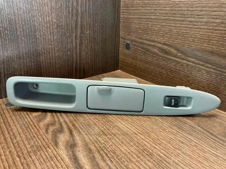 Toyota Avensis Verso (1995 - 2001) 7427144110 Блок кнопок стеклоподъемников — фото 1