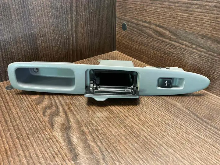 Toyota Avensis Verso (1995 - 2001) 7427144110 Блок кнопок стеклоподъемников — фото 3