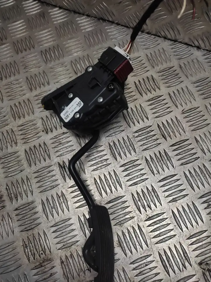 Opel Astra H (2004 - 2009) 9158011 Педаль акселератора — фото 1