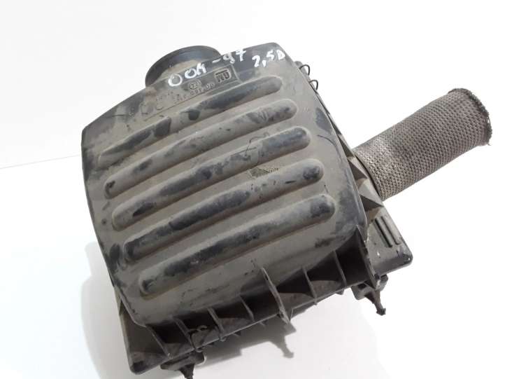 90469411 Opel Omega B1 Oro filtro dėžė