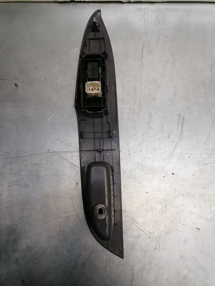 Toyota Prius (XW10) (1997 - 2003) EP262430P Блок кнопок стеклоподъемников — фото 3