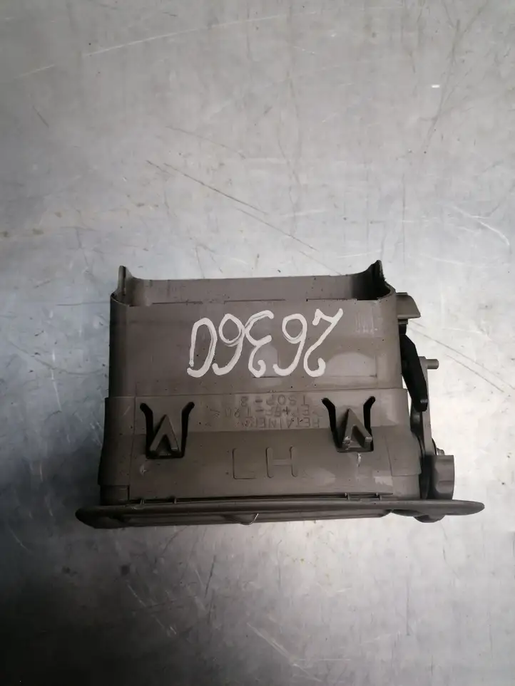 Toyota Prius (XW10) (1997 - 2003) 5567047010 Боковой воздушный дефлектор — фото 3