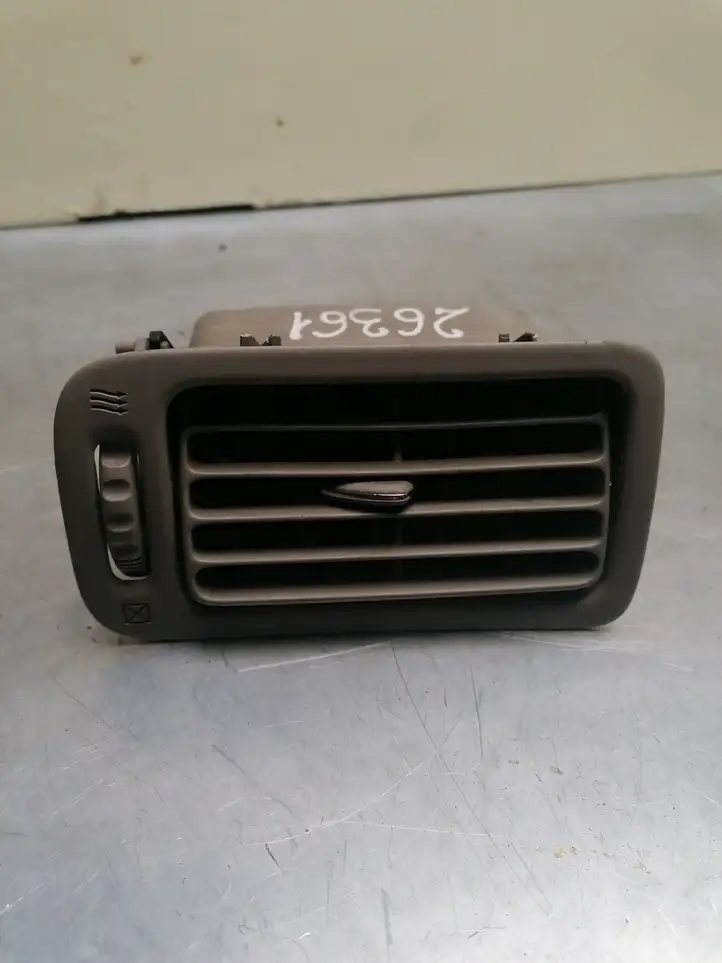 Toyota Prius (XW10) (1997 - 2003) 5565047010 Боковой воздушный дефлектор — фото 1