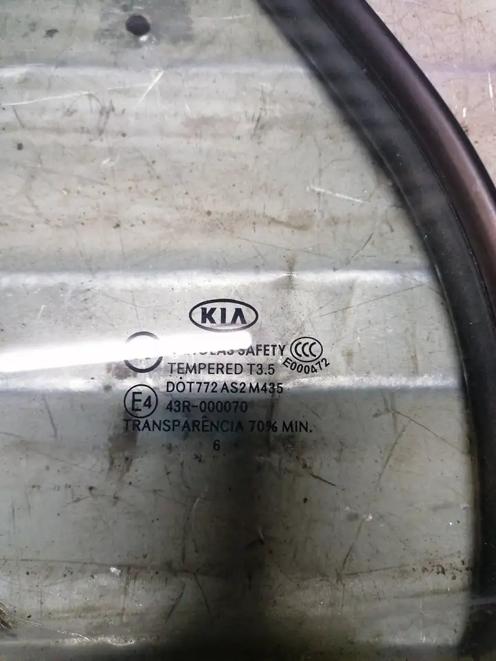 Kia Carens II (2006 - 2012) E43R000070 Форточка двери — фото 2