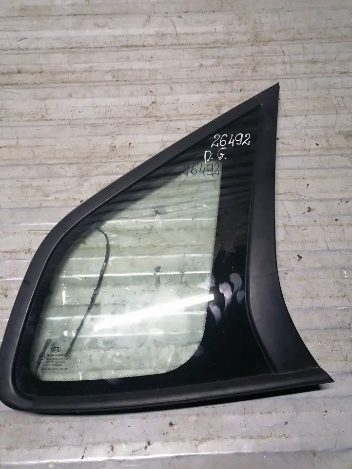 Kia Carens II (2006 - 2012) E443R000083 Заднее боковое стекло — фото 1